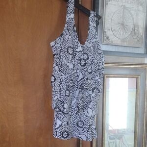 Jaclyn Smith Black & White Floral Ruffle Camisole